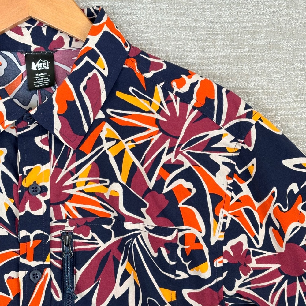 REI Co-op Trailmade Shirt Mens Medium Short Sleeve Button Down Floral Abstract